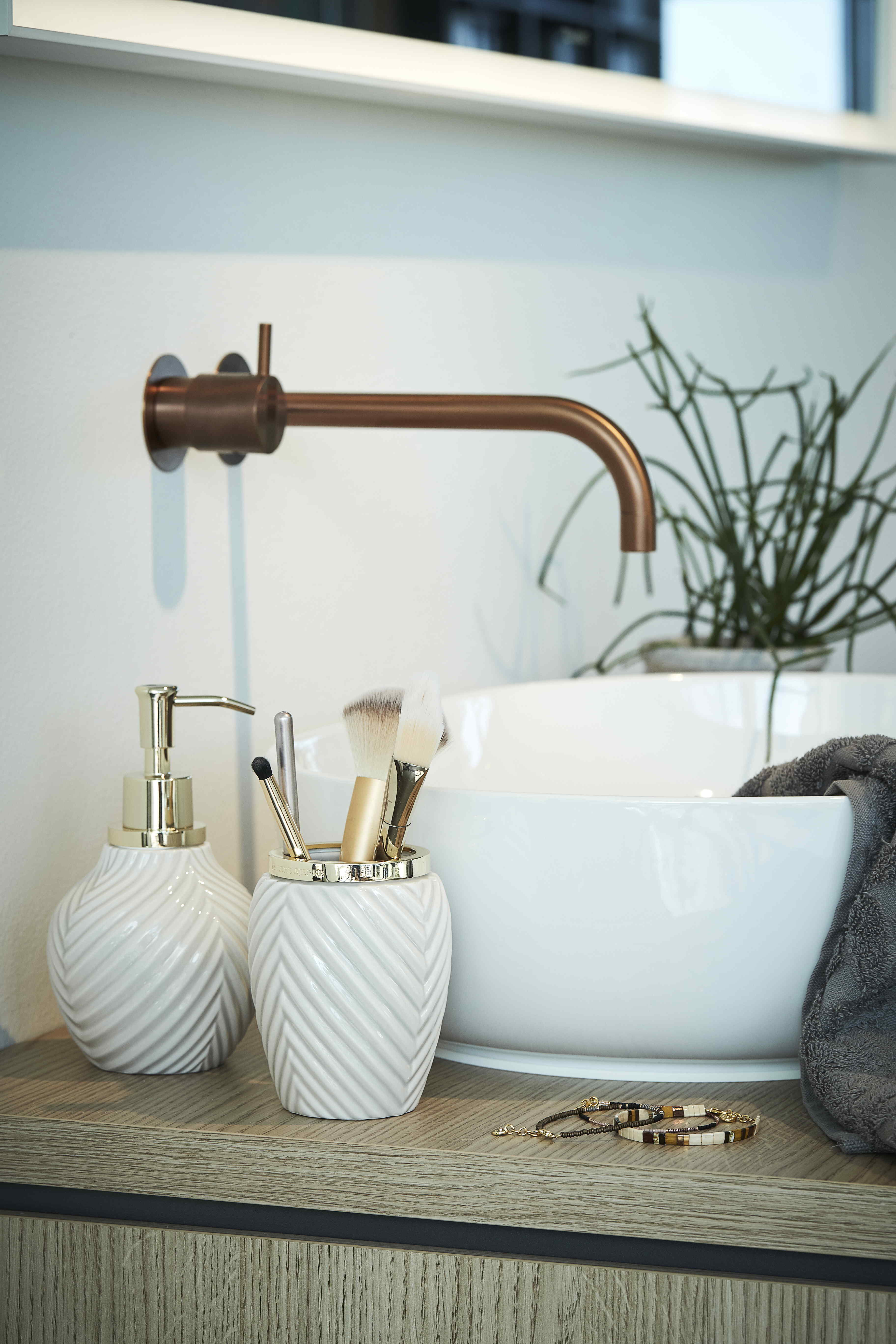 BEZOWY_KOMPLET_LAZIENKOWE_ZLOTE_DODATKI_DO_LAZIENKI_LENE_BJERRE_POLSKA_SKLEP_OUTLET_DESIGNBYWOMEN
